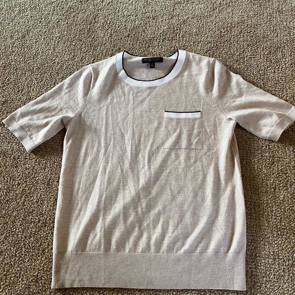 Banana Republic 100% merino wool top - size small